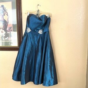 NWT Val Stephanie Bridesmaid  Dress Size 10